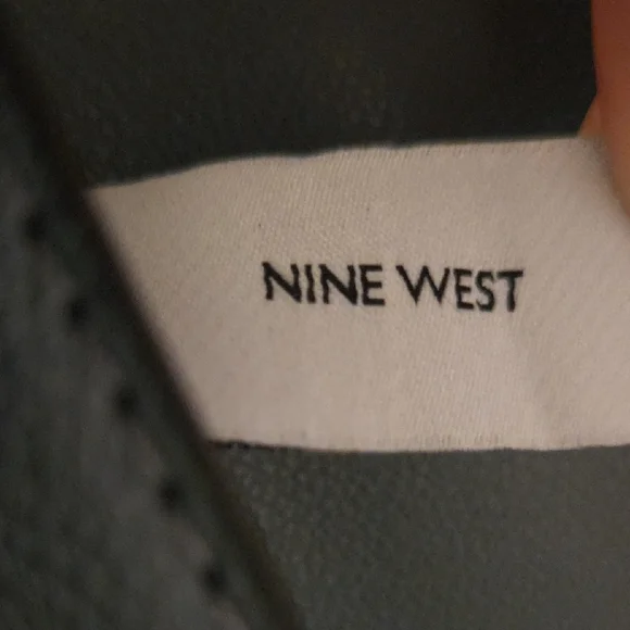 Nine West Grey Mini Bag with Gold Chain NWOT - Picture 2 of 7